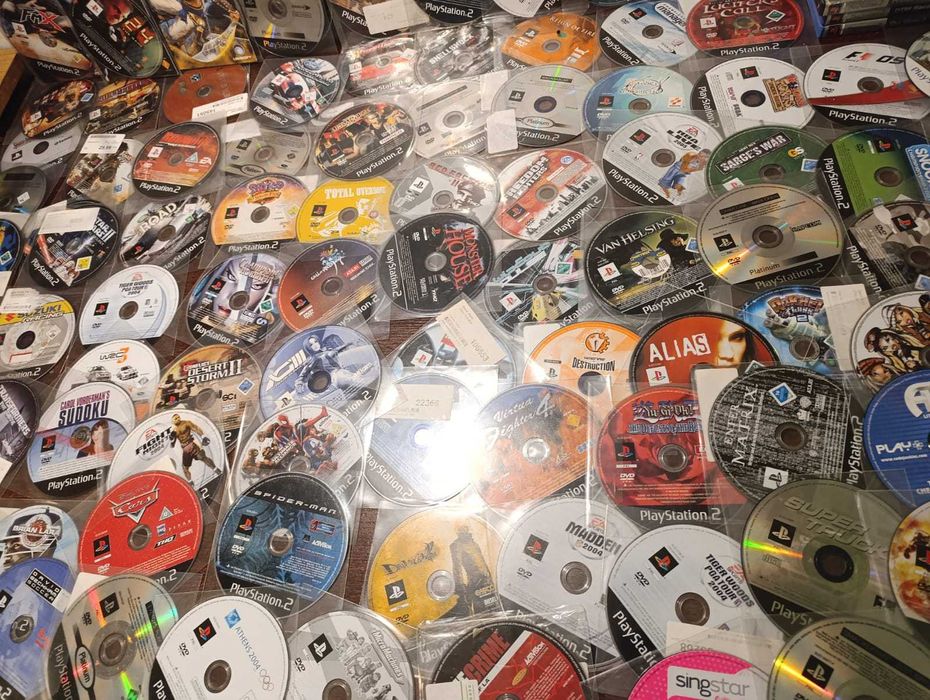 Same płyty do gier ps2 plus okładki i książeczki