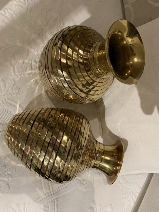 2 jarras antigas douradas