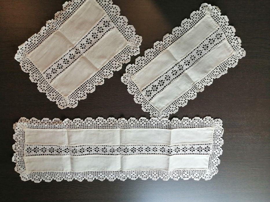 Conjunto de 3 Naprons em renda e Linho