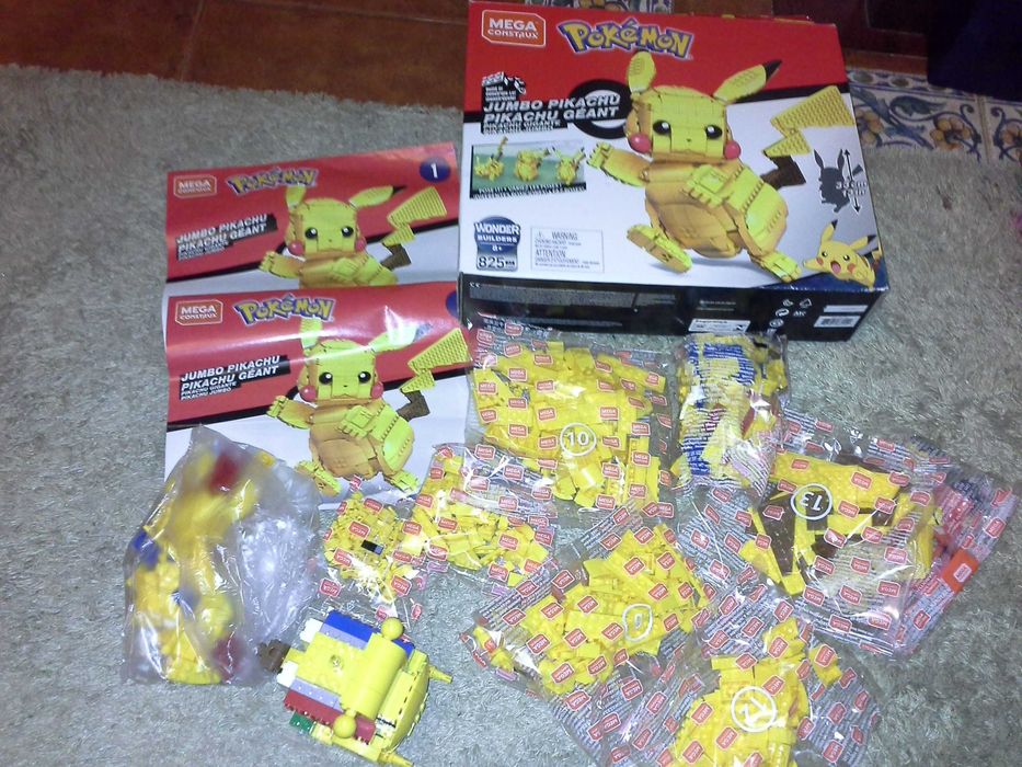 Giant Pikachu Mega Construx Set, 825 Pieces.