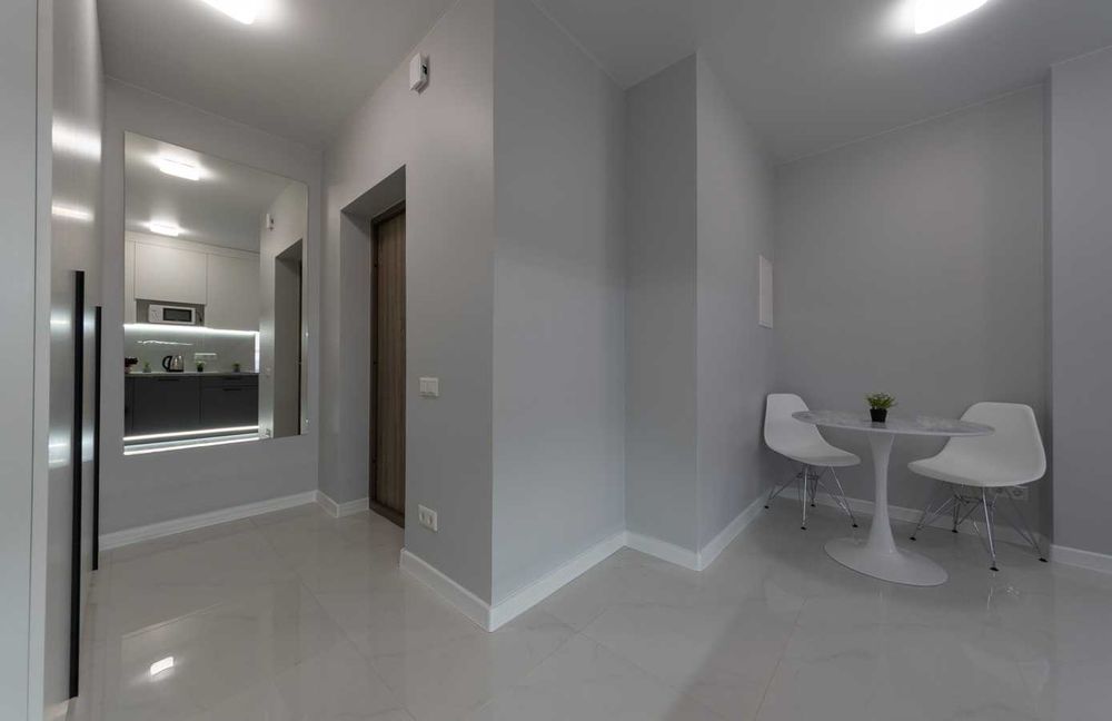 Подобово - студія з ремонтом, у будинку з Генератором, 5 хв. до метро.