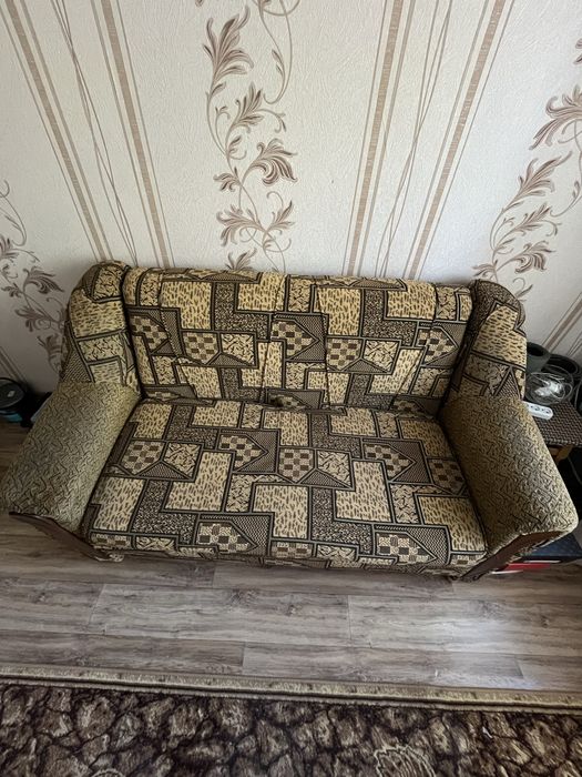 Віддам диван безкоштовно