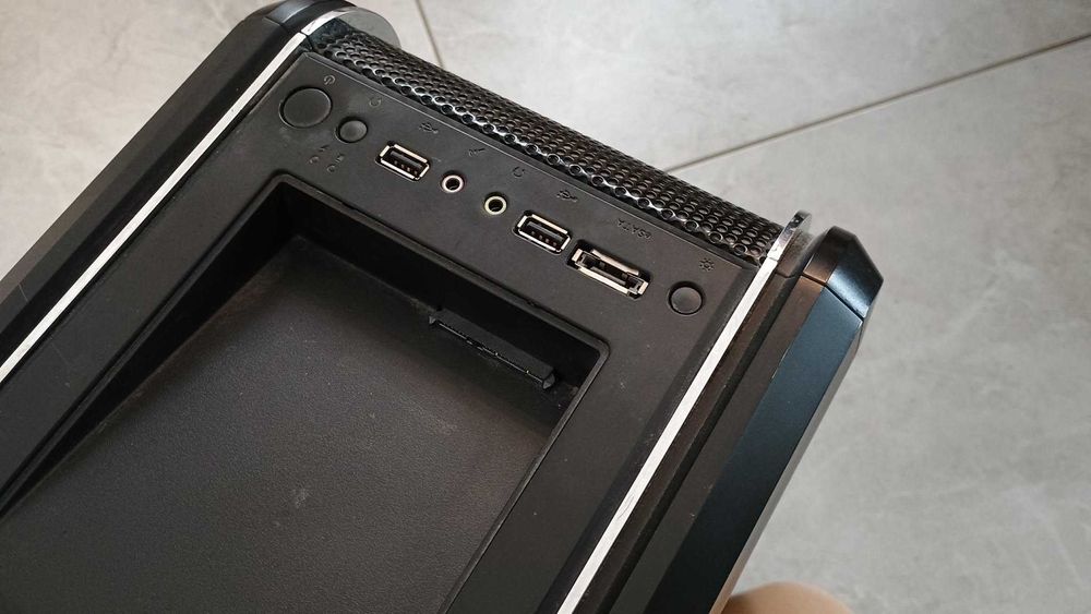 Komputer stacjonarny: i7, GTX580, 16GB ram, W11