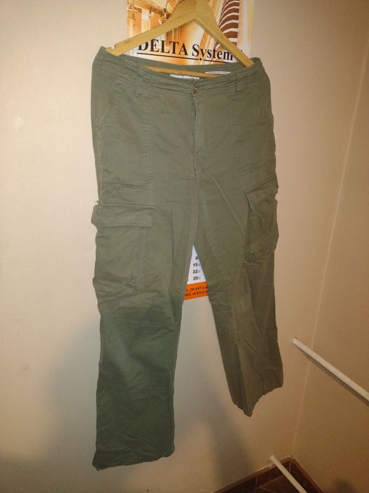 Spodnie damskie materiałowe 40 Bershka