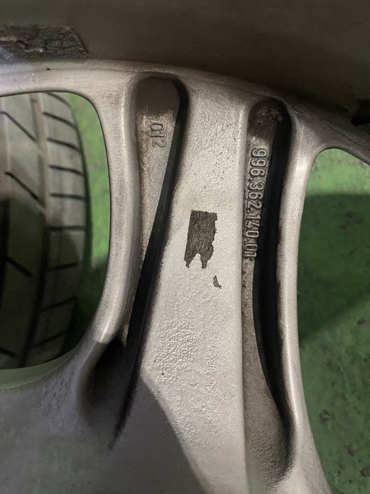 2 Jantes porsche originais e pneus 265/35/18