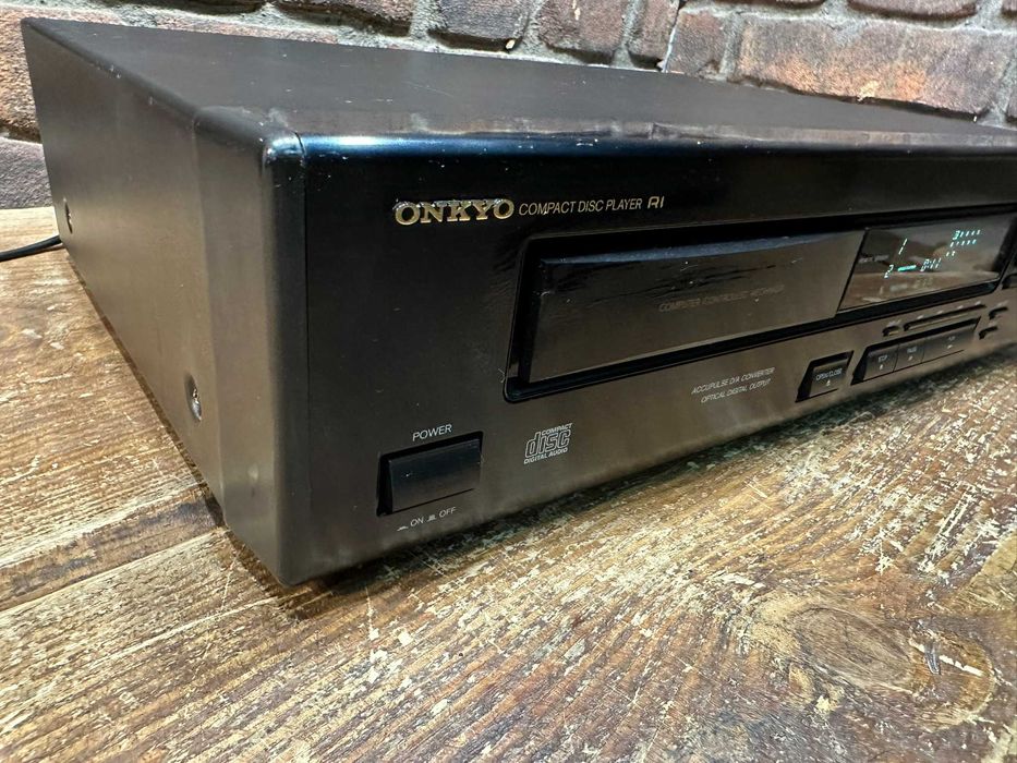 Odtwarzacz CD Onkyo DX 6920