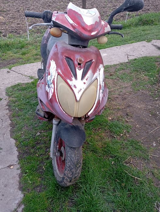 Продам скутер 150 кубів заводиться  на відновлення або на запчастини