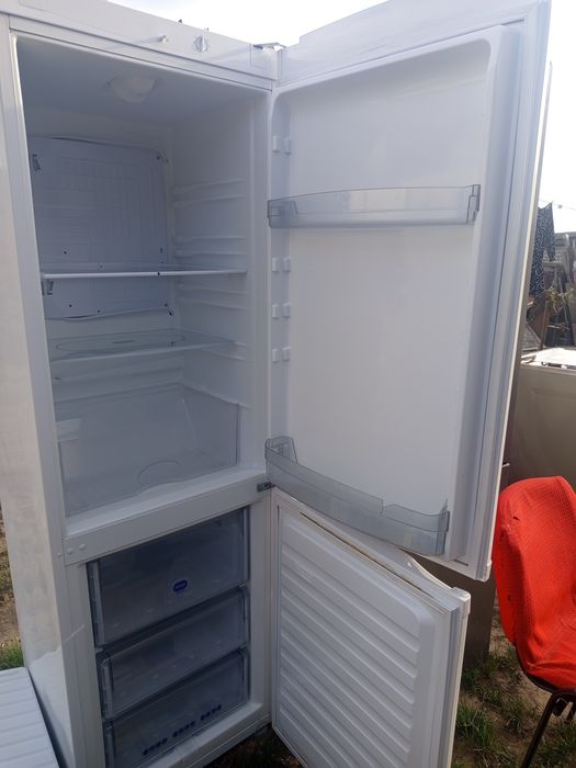 Продам робочий холодильник Whirlpool