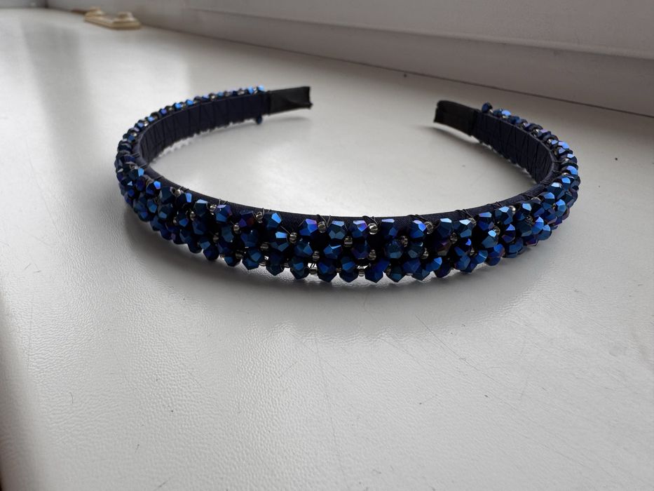 Обруч з камінцями.