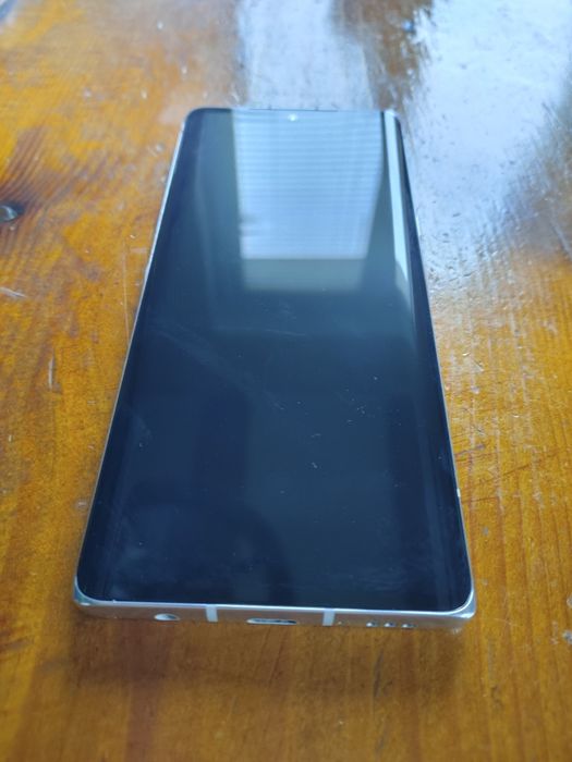 LG Velvet 8/128, вживаний, Корея, +2 бампера, зарядка, кабель.