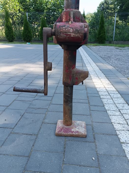 Lewarek i imadło do rur