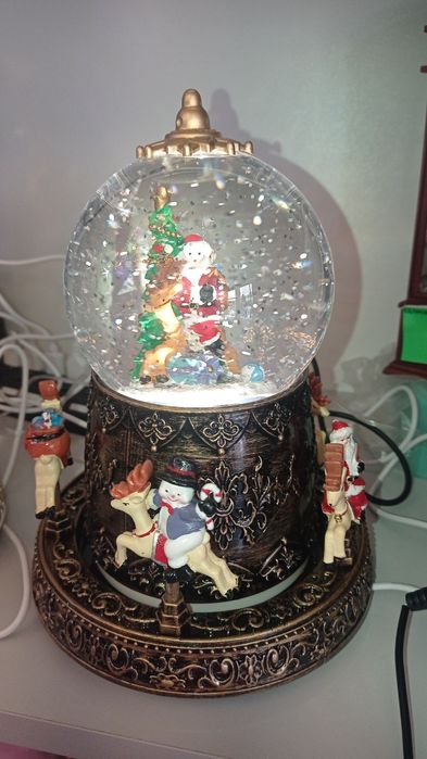 Новорічний світильник куля зі снігом та Санта-Клаусом, каруселька