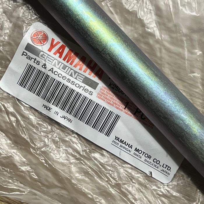 Ось переднього колеса (вісь) Yamaha оригінал