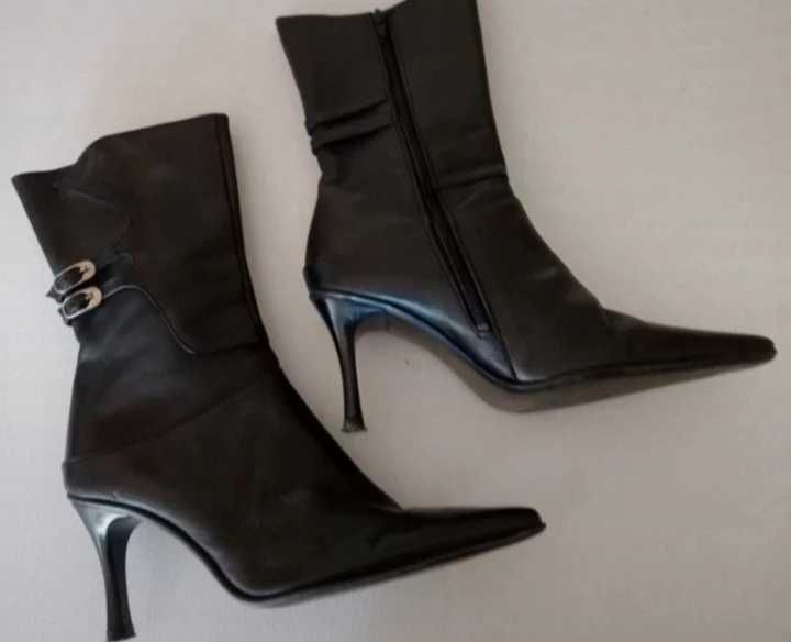 Botins Pretos em Pele