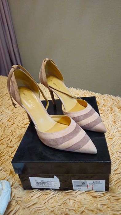 суперские босоножки