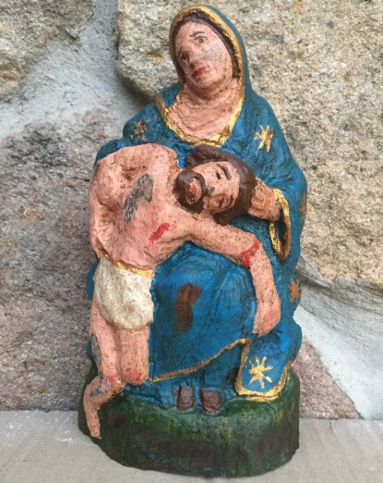 Imagem Pietá em madeira de castanho com pintura