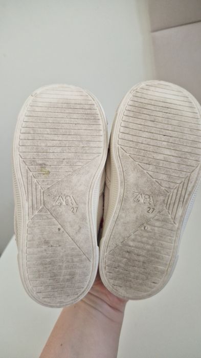 Materiałowe trampki wiśnie Zara 27