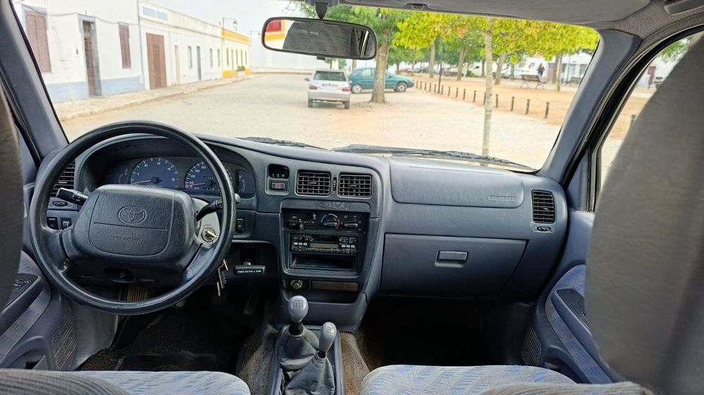 Toyota Hilux tracker 4x4 2.4cc 100cv ano 99