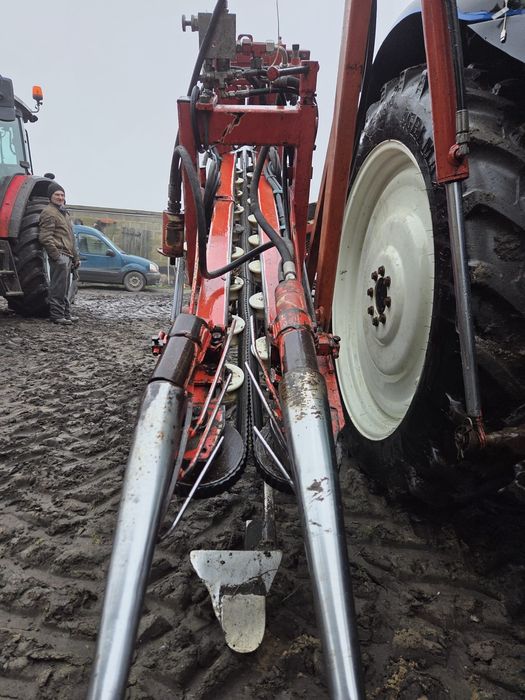 Witam Mam na sprzedanie kombajn do marchwi i pietruszki marki Simon