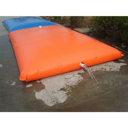 емнiсть для води