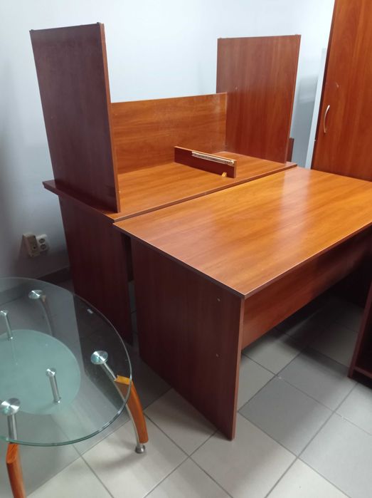 Терміновий розпродаж офісних меблів