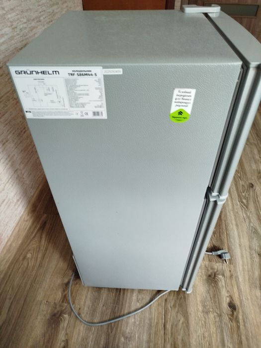 холодильник Grunhelm TRF-S86M44-S двокамерний  86 літрів сірий
