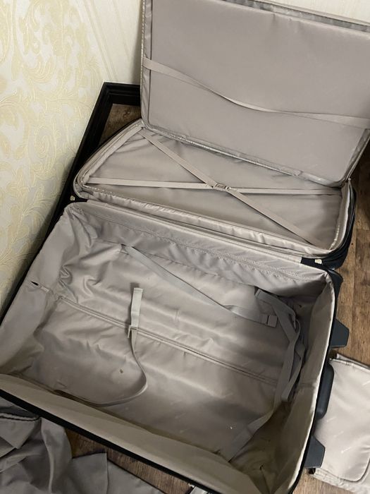 Большой дорожный чемодан Delsey