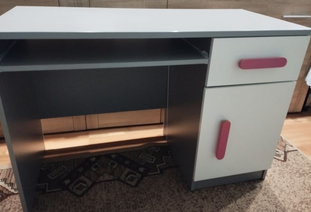 Biurko młodzieżowe