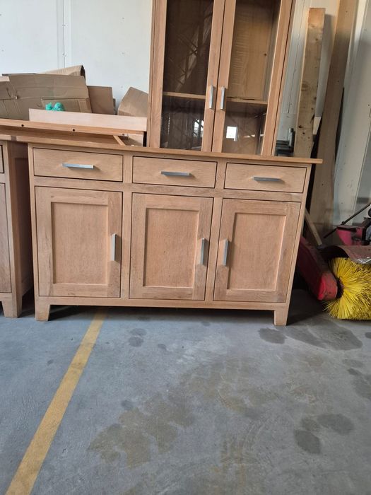 Komoda i witryna dębowa  w dobrym stanie.