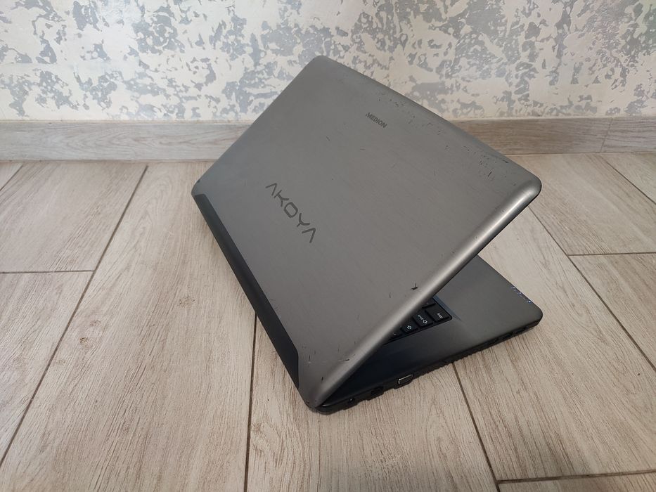 Ноутбук Medion P7818 i5/16gb/128gb ssd+320gb HDD/GT730M 2GB/АКБ 2год