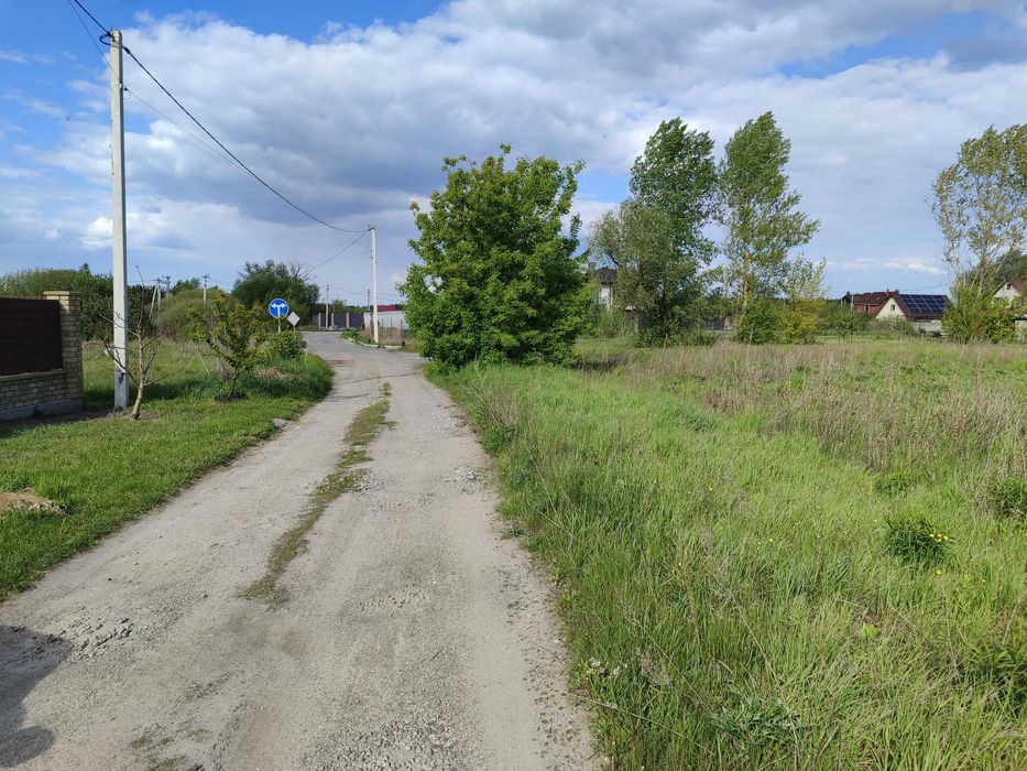 Продам Шикарну Ділянку в Рожнах 24 сотки Кутова Ділиться  РІЧКА ДЕСНА