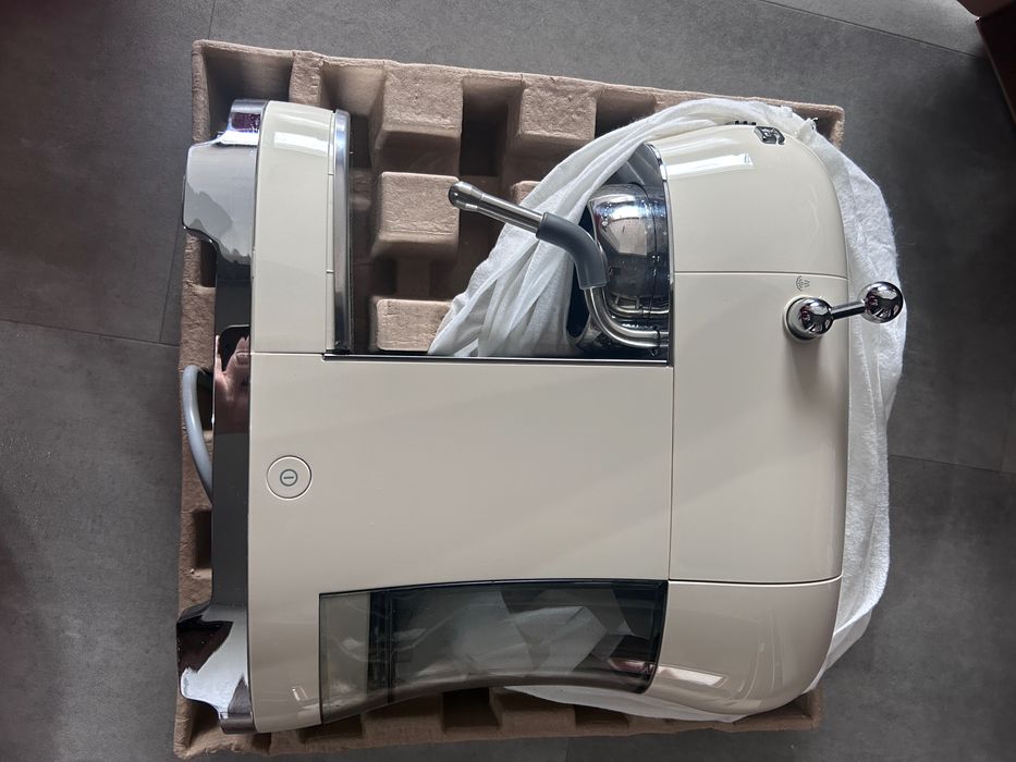 Ekspres do kawy 50's Retro Style ECF02CREU Kremowy