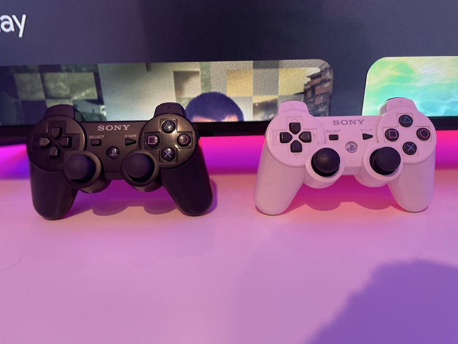 Ps3 Super Slim  500gb c/ 2 comandos e jogos