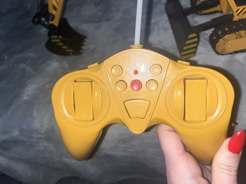 Экскаватор на пульте