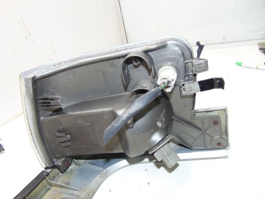 Mitsubishi L300 farolins frente usado em bom estado