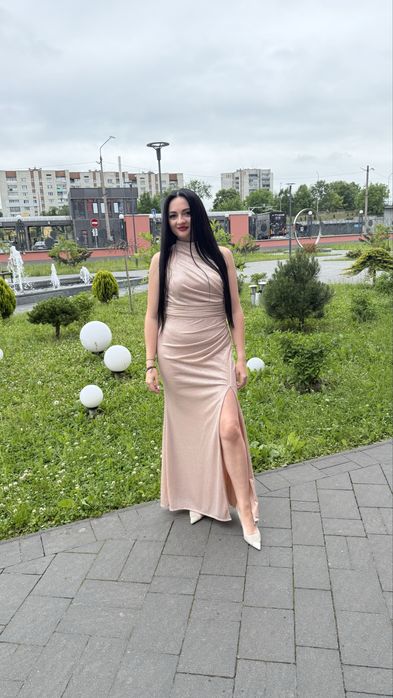вишукана вечірня сукня