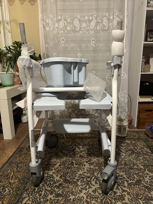 Wózek toaletowo-prysznicowy