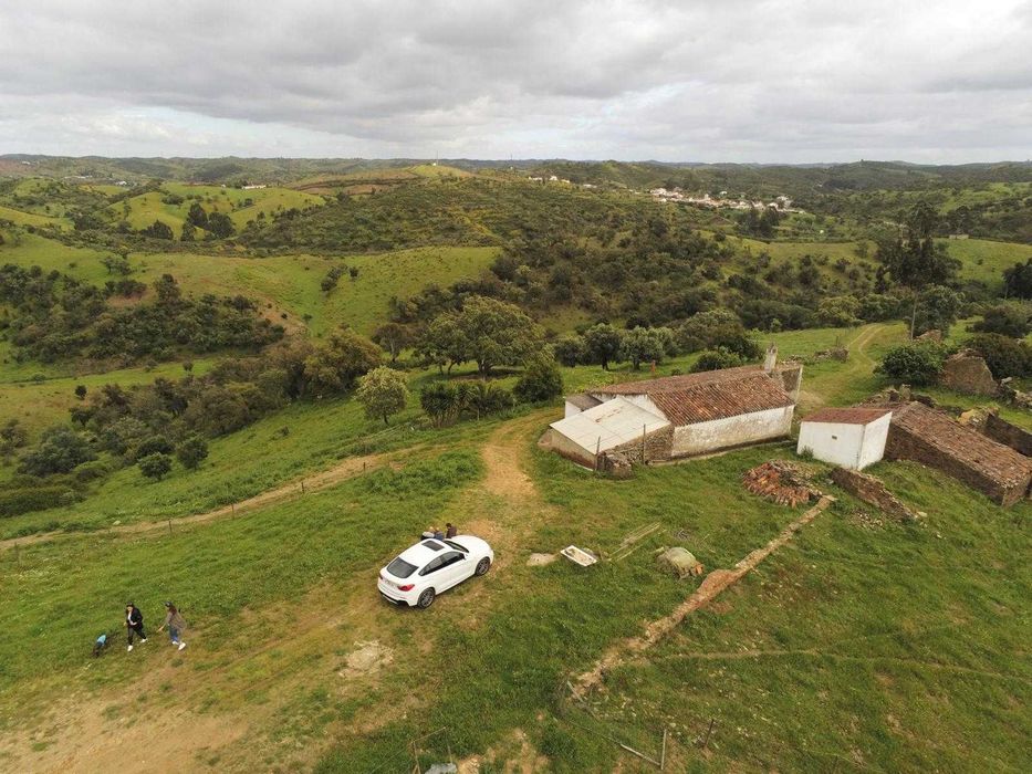 Monte Alentejano em Santana da Serra casa térrea com 78m2 prédio urbano e rústico de 8 hectares