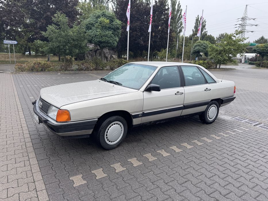 Audi 100