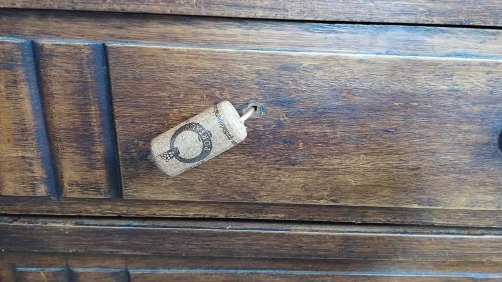 toucador antigo reciclado em móvel garrafeira/TV