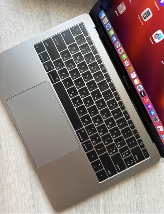 macbook pro 13 (2020 рік) офіційний