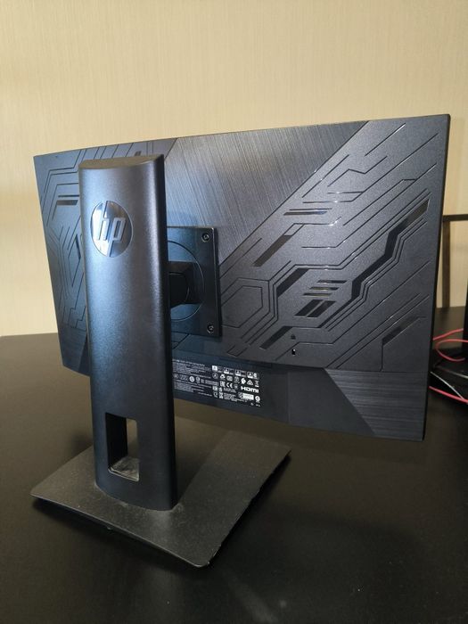 HP 24c 24" 144Hz monitor curvo