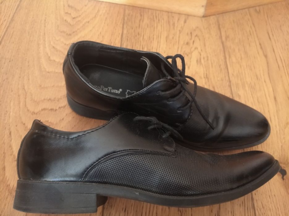 Skórzane eleganckie półbuty do garnituru rozp. roku szkolnego 39