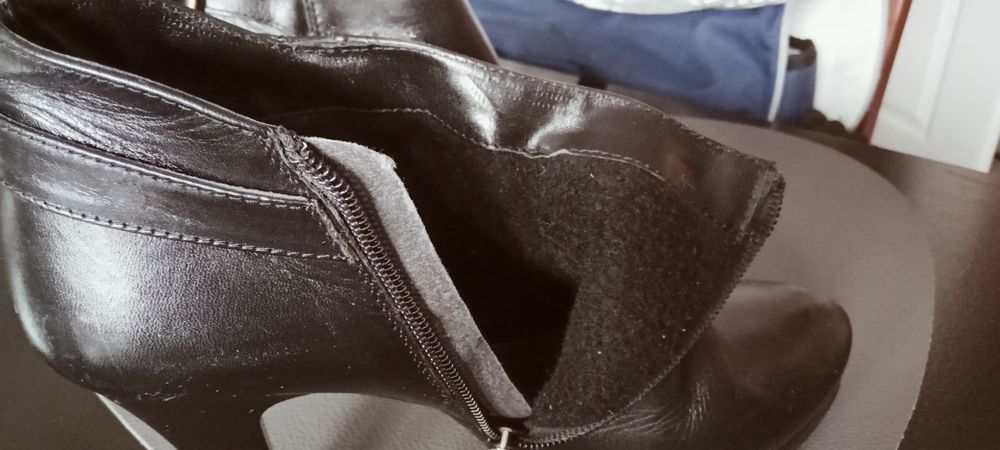 Czarne szpilki zabudowane