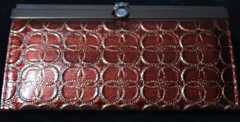 wytłaczany , elegancki portfel, dużo przegrudek, na prezent