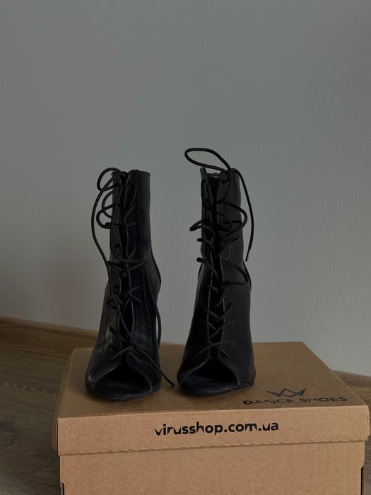 Туфлі для танців Heels
