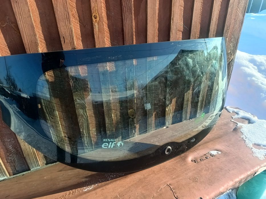 Продам заднє скло