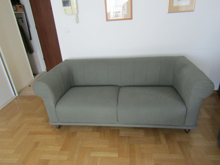 Sofa 2-osobowa, nierozkładana. Stan - jak nowa.