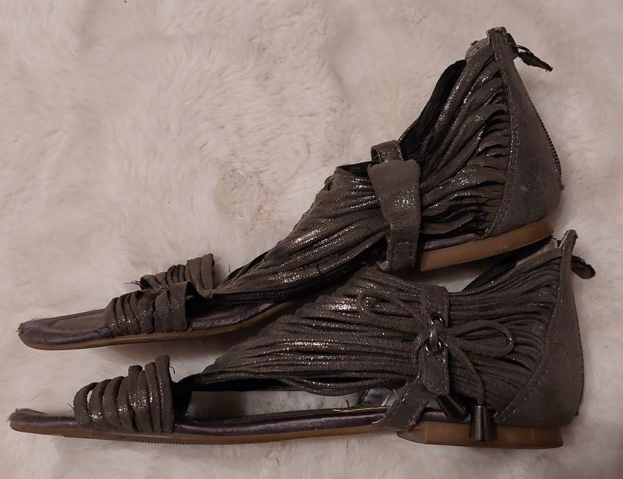 Sprzedam 2 pary butów sandałki rozm. 39