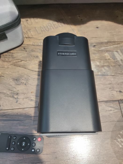 Projektor Magcubic HY320, jak nowy